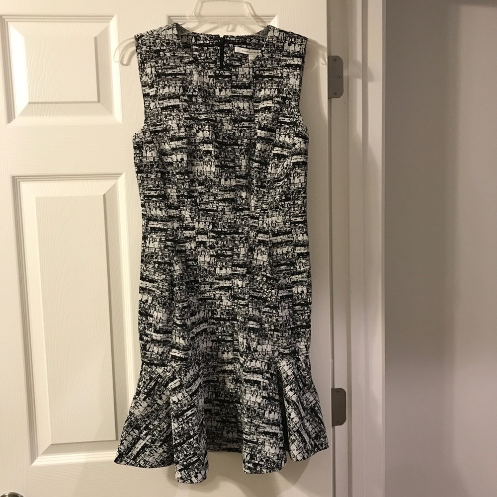 Diane Von Furstenberg Jaelyn black and white a line dress NWOT never worn size 4